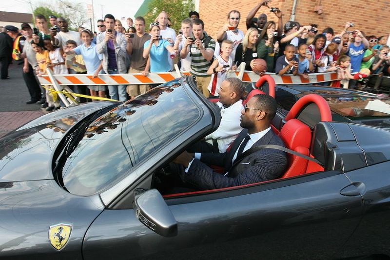 豪车配巨星 关注NBA球星们的奢华座驾