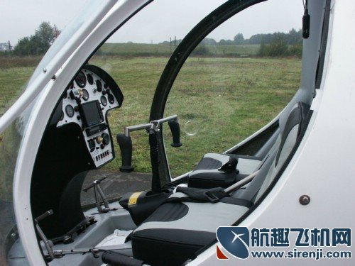 重庆通航培训公司首期飞行学员平均40岁