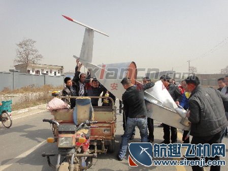 普通村民花8千元自造飞机首次试飞失败