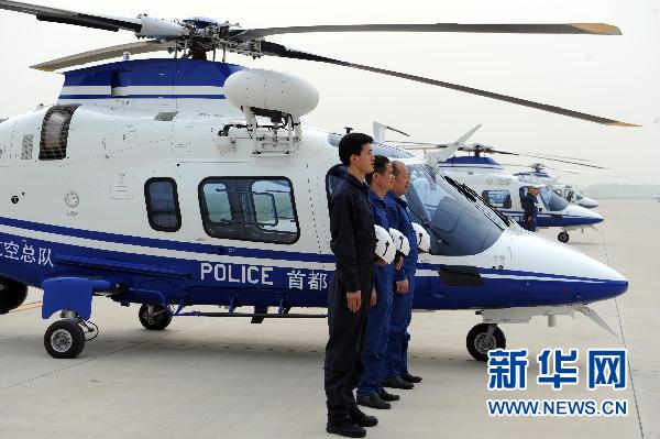 北京警用直升机空地联动 为两会护航