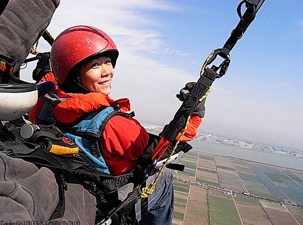 四川航空运动发展快 滑翔伞运动员达400余人