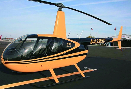 “大黄蜂”直升机亮相新津 供私人考飞机执照