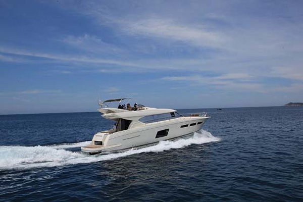 新型号豪华动力艇Prestige 620S 三亚试海