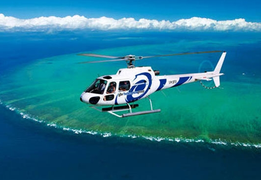 空中飞行旅行　直升机热气球带你进行探险
