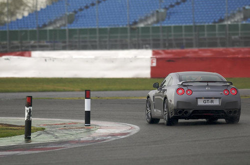 2013款日产GT-R现身 百公里加速仅2.84秒
