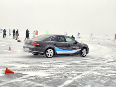 湖冰上的表演 一汽大众冰雪试驾体验(图)