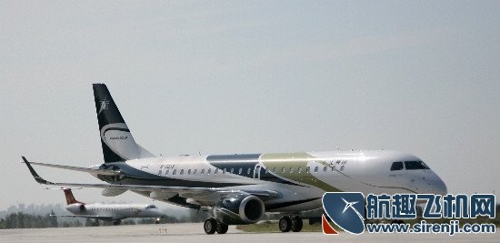 新疆首架公务机世袭1000降落乌鲁木齐