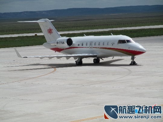 首架CL605型训练公务机降落锡林浩特机场