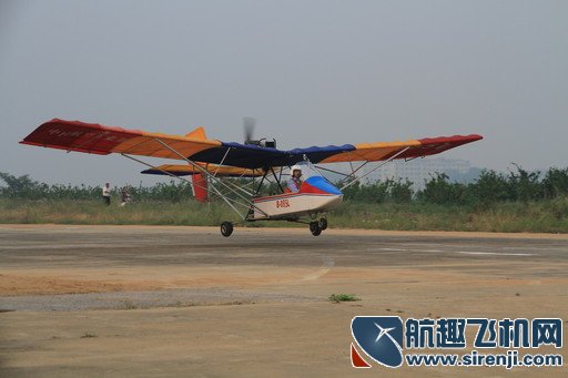 中航工业自主研制A2C-L超轻型飞机首飞成功