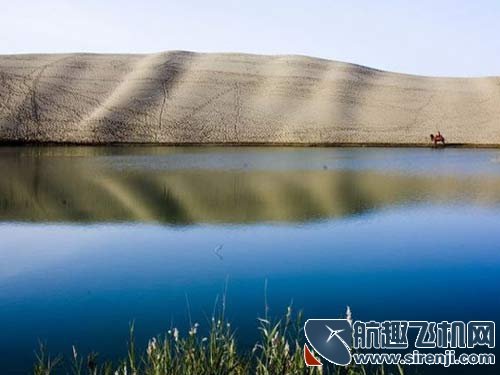 毛建林自驾私人直升机欣赏大漠北国风光